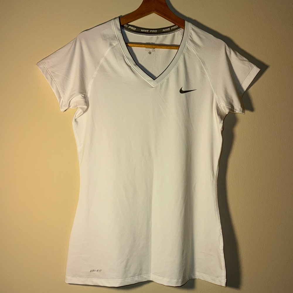 Nike Women’s White Nike Pro DRY—FIT V-Neck Size Large Short Sleeve